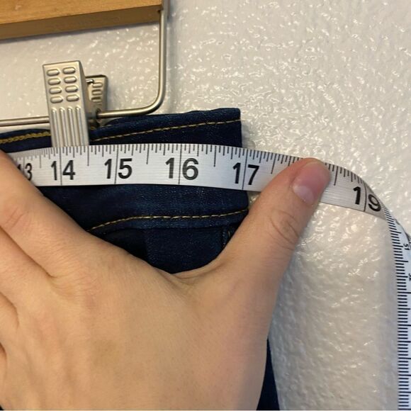 Levi's woman’s Classic Straight Jean hi rise dark wash NWOT size 12 -31x30 - Picture 12 of 12